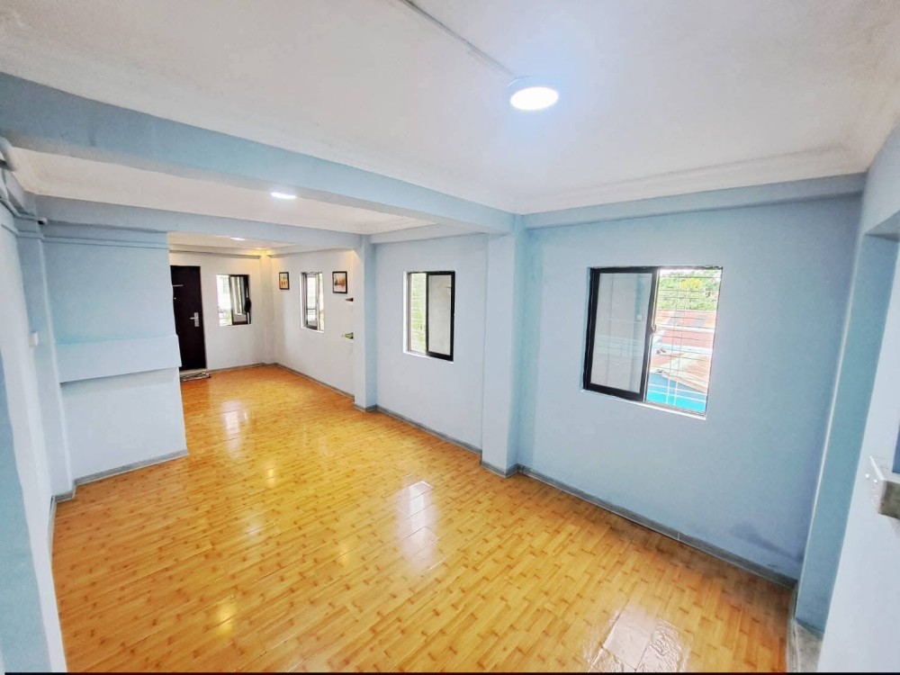 မြေကွက် ၊ ခြံ