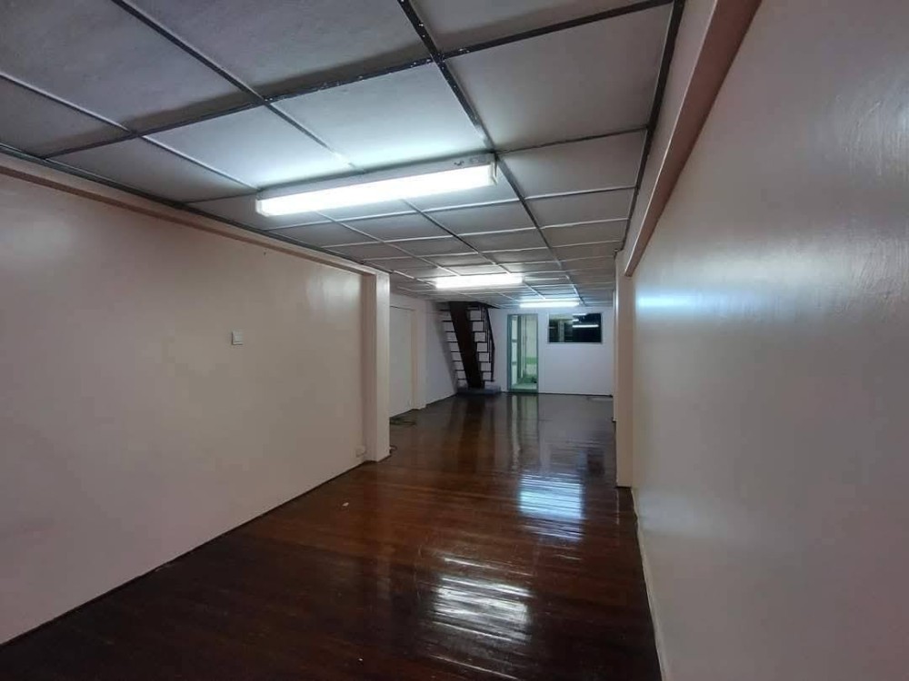 မြေကွက် ၊ ခြံ