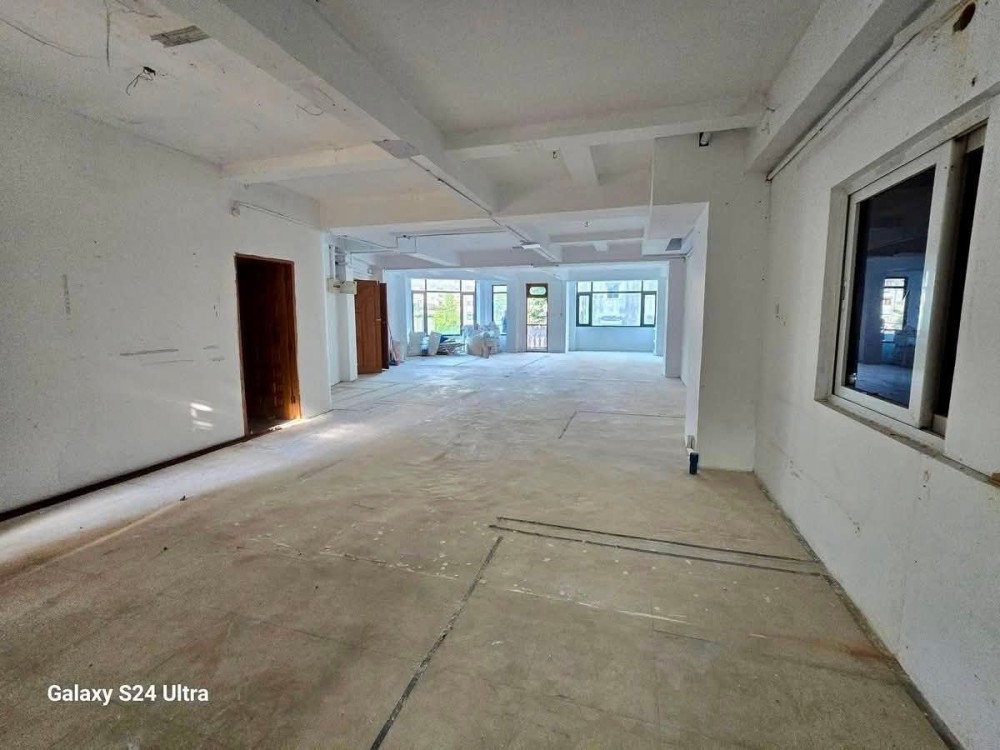 မြေကွက် ၊ ခြံ