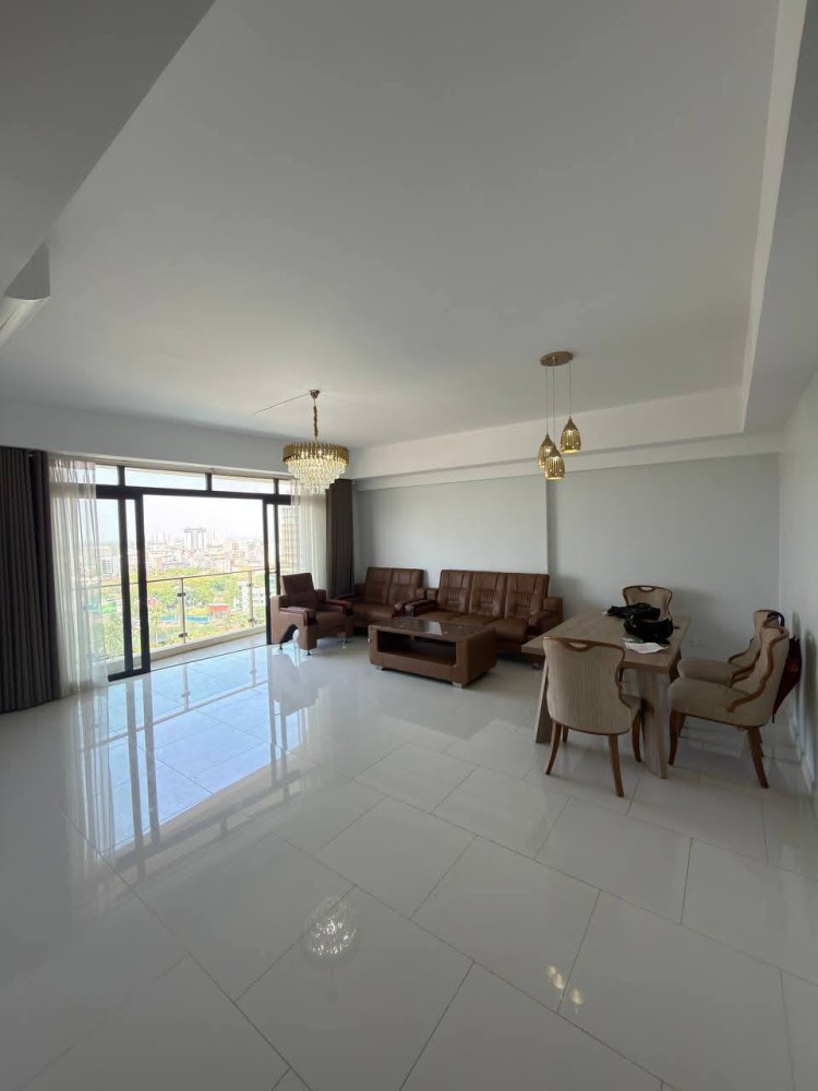 မြေကွက် ၊ ခြံ