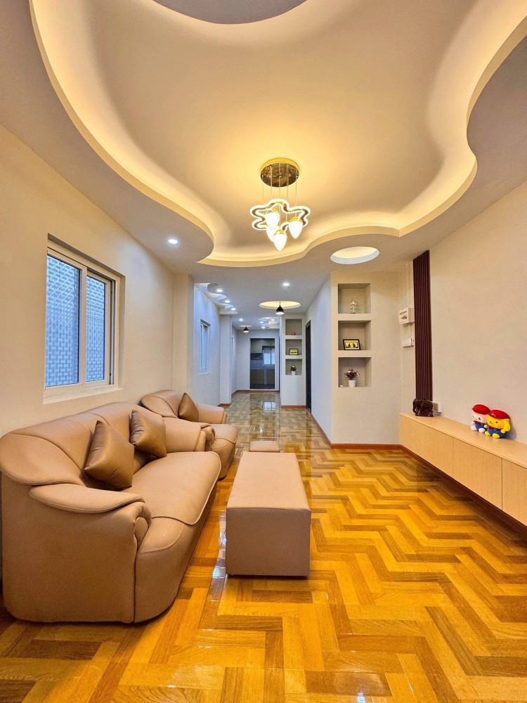 မြေကွက် ၊ ခြံ