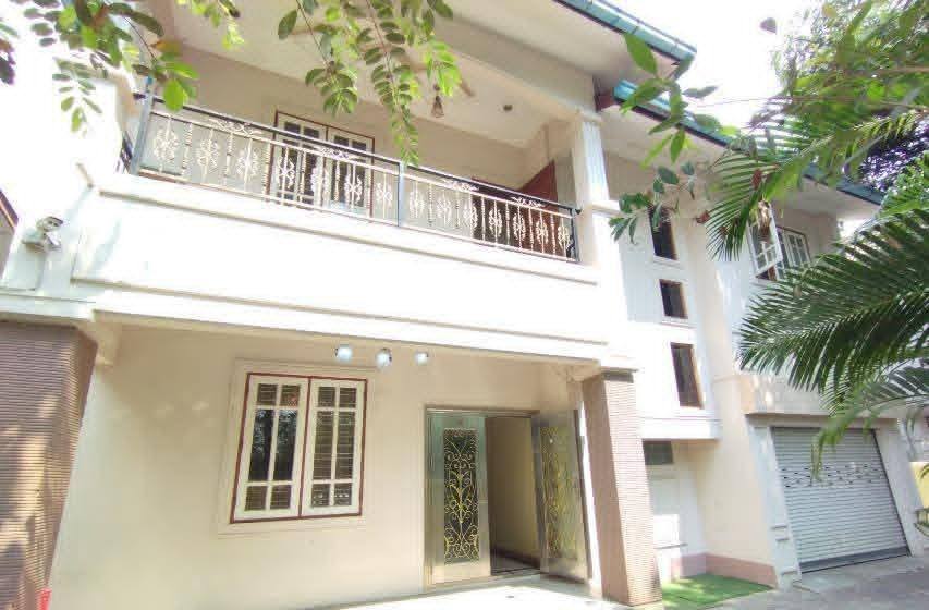 မြေကွက် ၊ ခြံ