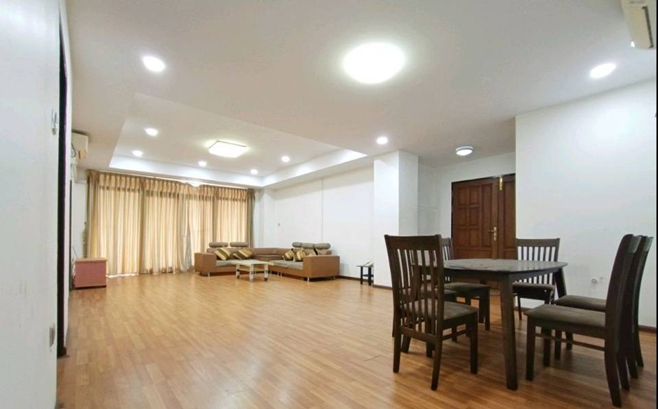 မြေကွက် ၊ ခြံ