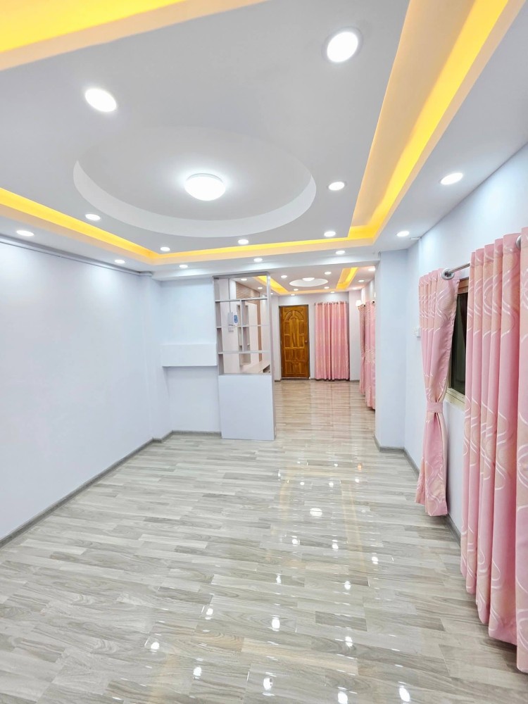 မြေကွက် ၊ ခြံ