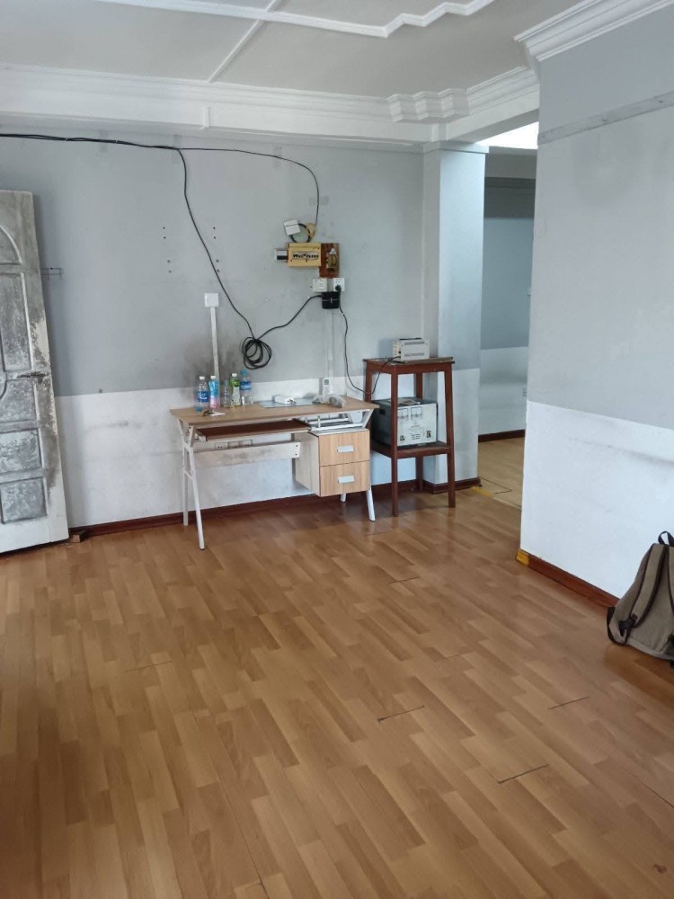 မြေကွက် ၊ ခြံ