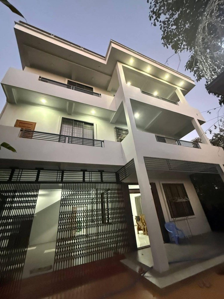 မြေကွက် ၊ ခြံ