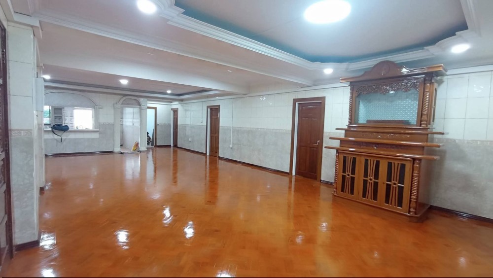 မြေကွက် ၊ ခြံ