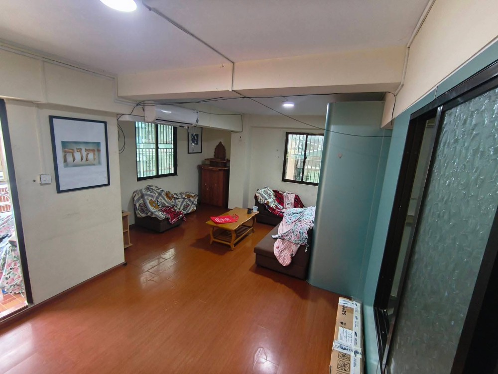 မြေကွက် ၊ ခြံ