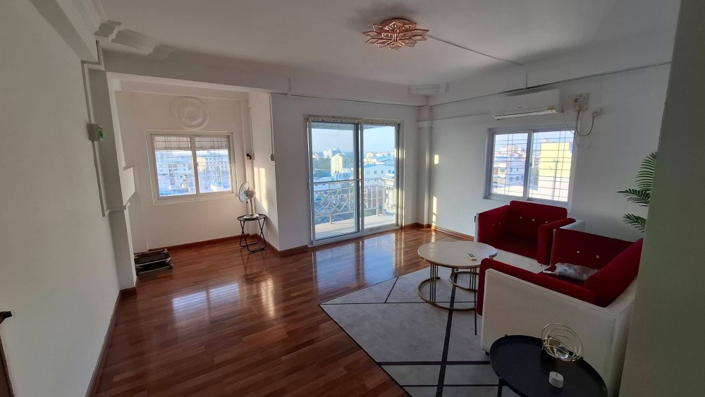 မြေကွက် ၊ ခြံ