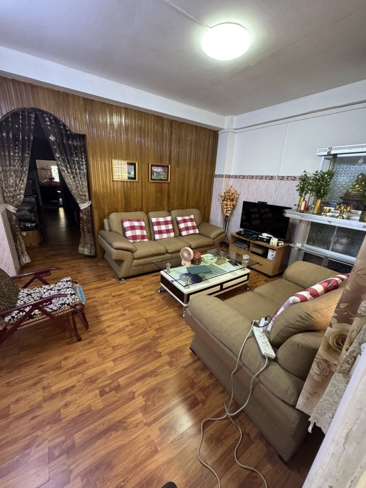 မြေကွက် ၊ ခြံ