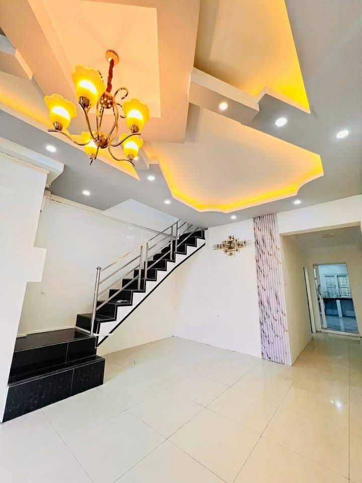 မြေကွက် ၊ ခြံ