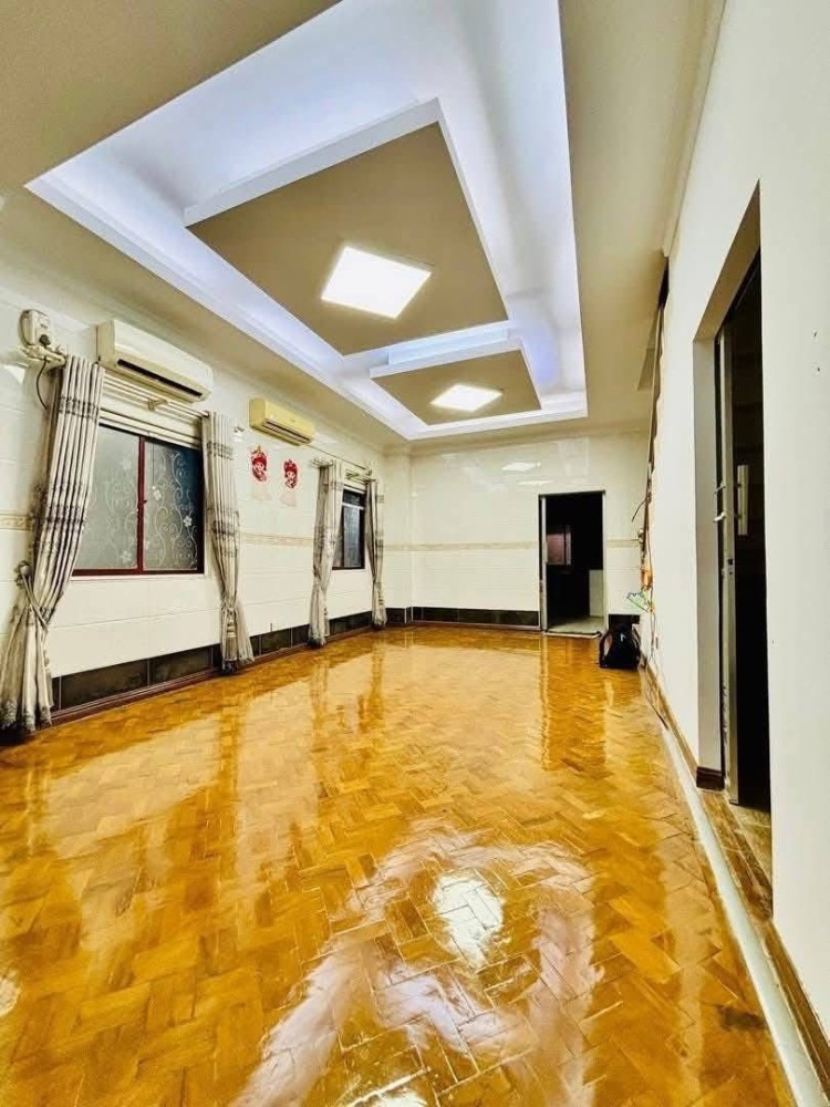 မြေကွက် ၊ ခြံ