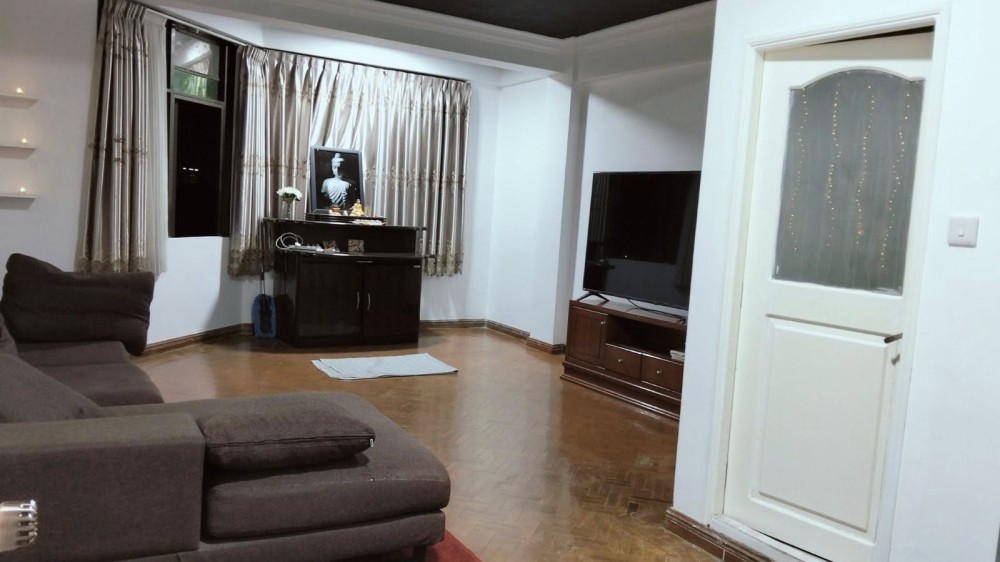 မြေကွက် ၊ ခြံ