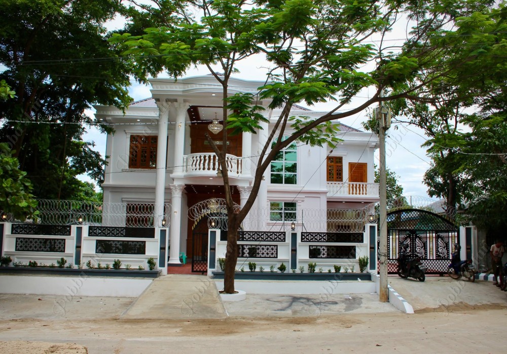 မြေကွက် ၊ ခြံ