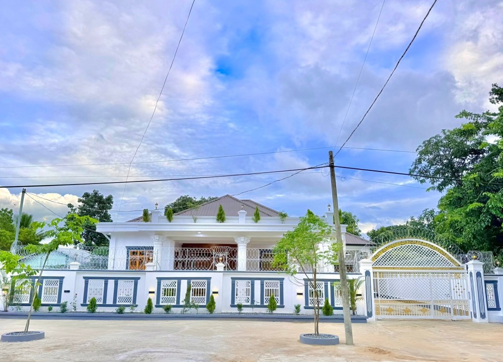 မြေကွက် ၊ ခြံ