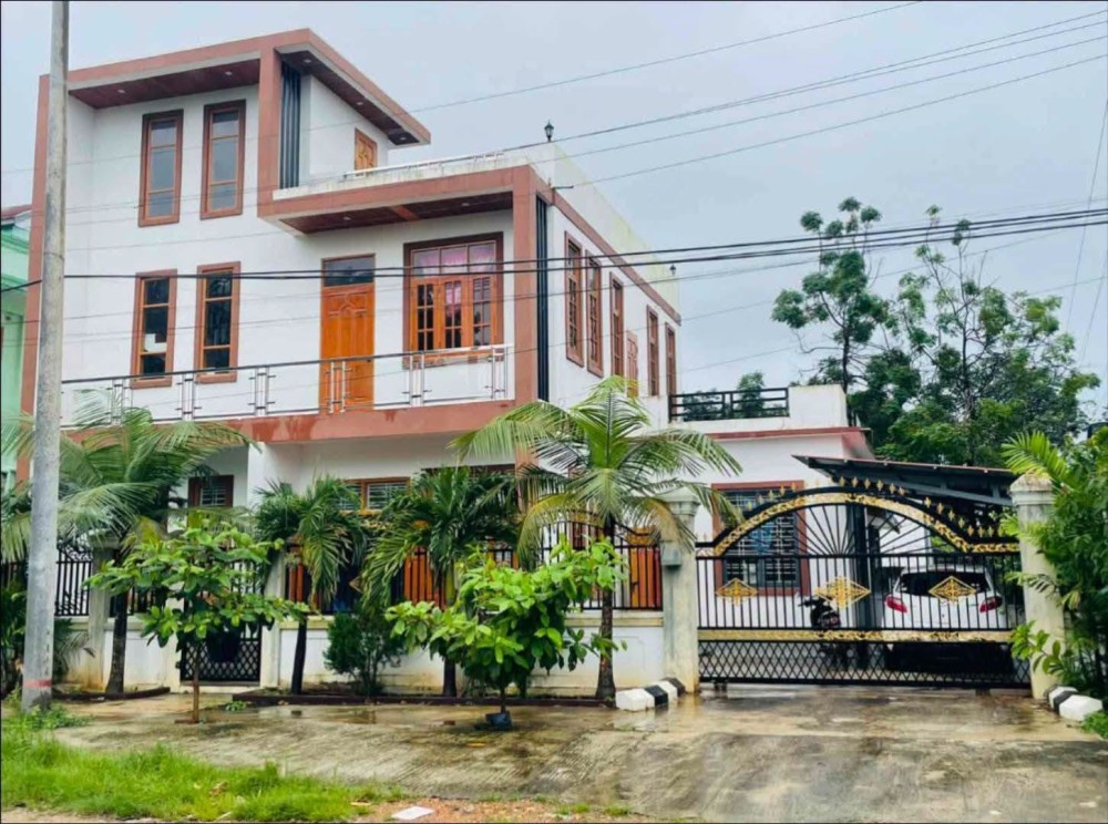 မြေကွက် ၊ ခြံ