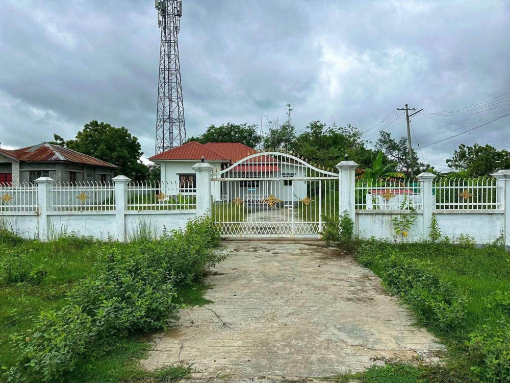 မြေကွက် ၊ ခြံ