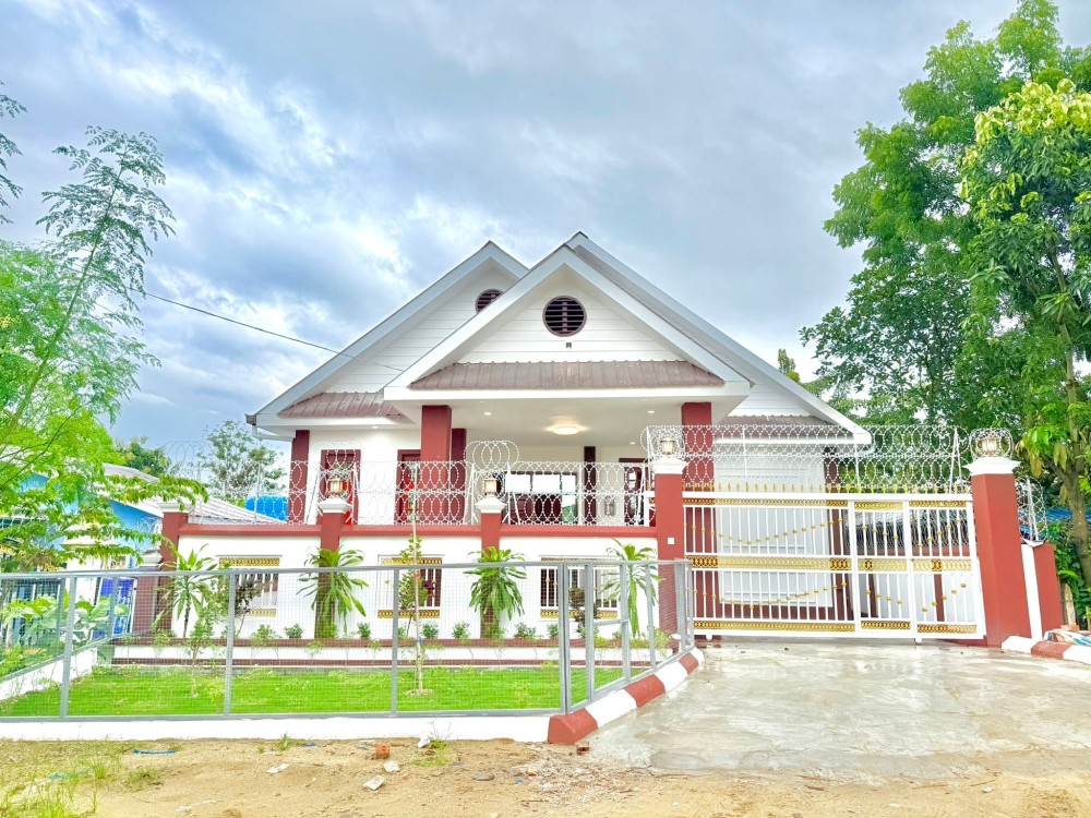 မြေကွက် ၊ ခြံ