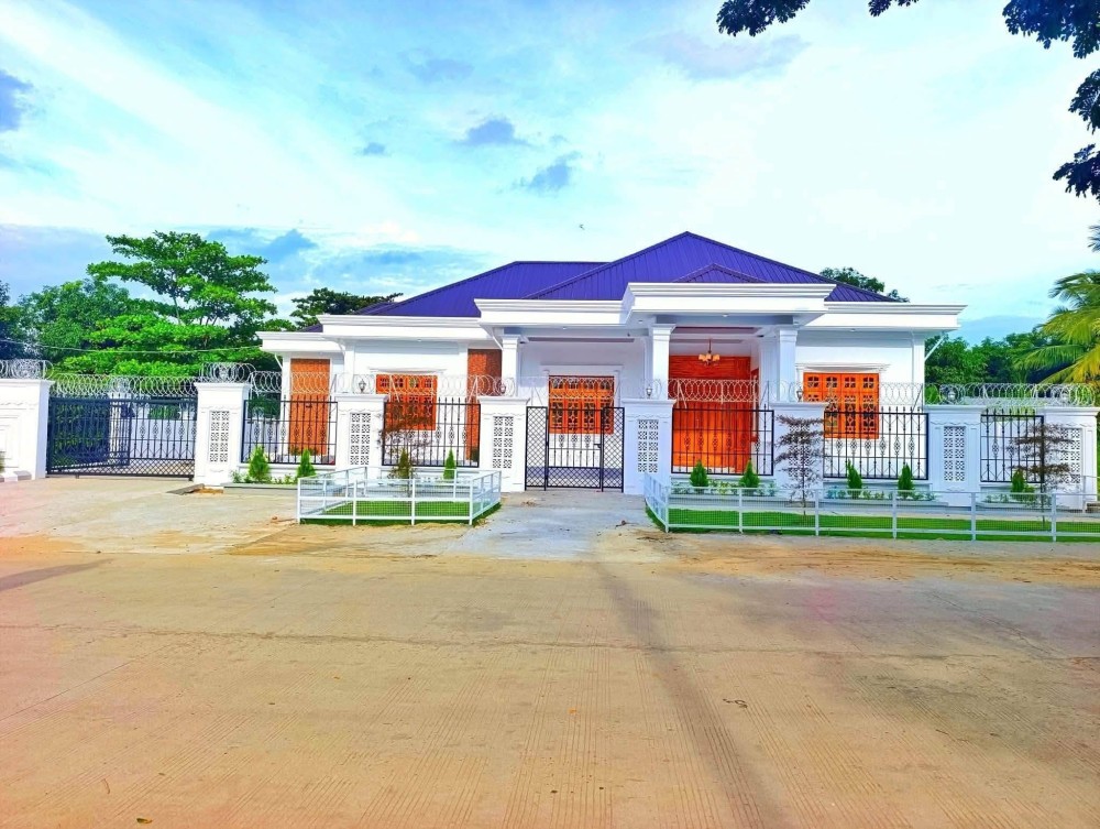 မြေကွက် ၊ ခြံ